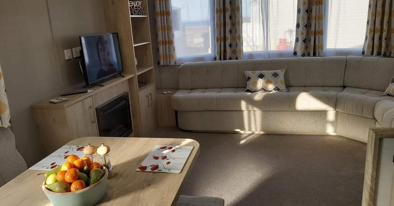 Caravan By The Sea Elgin Exterior photo